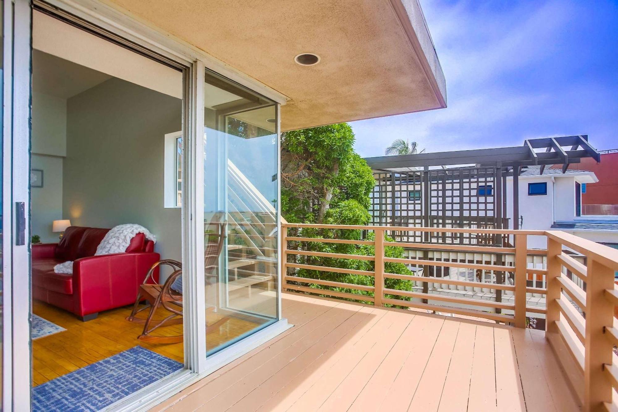 Steps 2 Ocean & Surfing Ocean Views Rooftop Deck *