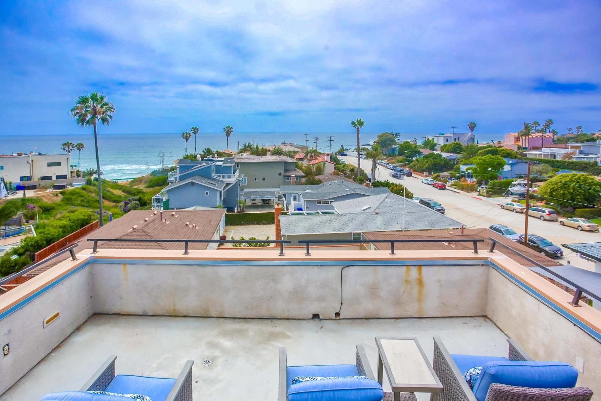 Steps 2 Ocean & Surfing Ocean Views Rooftop Deck Holiday home