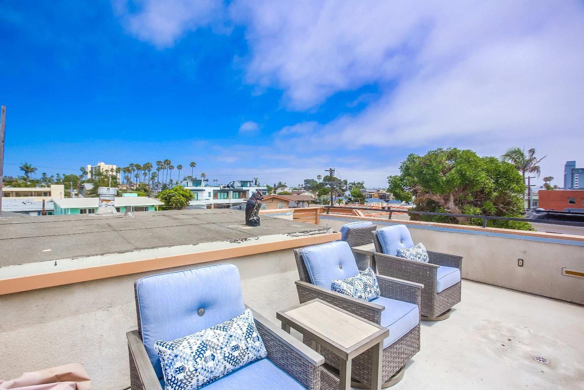 Steps 2 Ocean & Surfing Ocean Views Rooftop Deck Holiday home *
