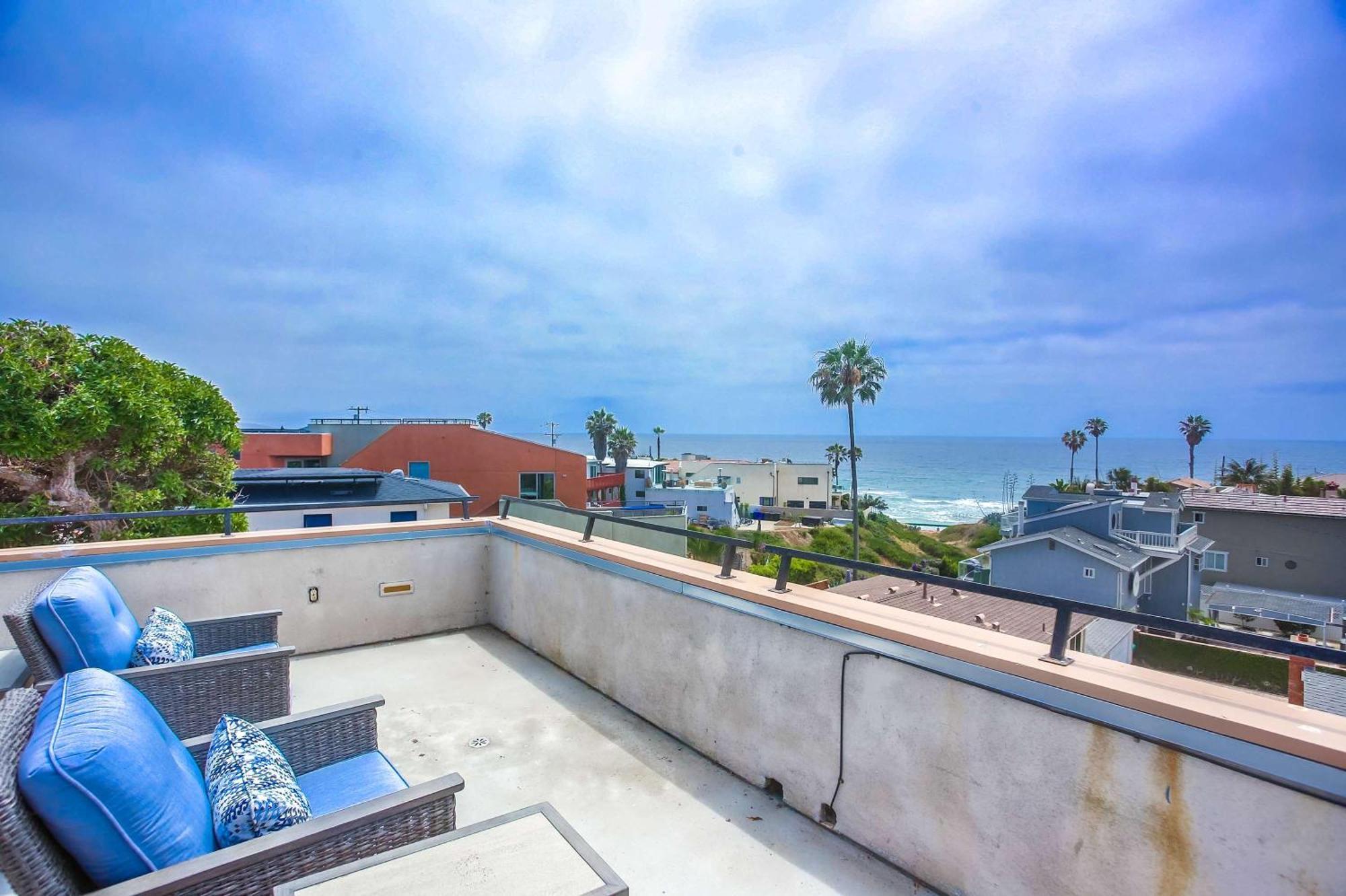 Steps 2 Ocean & Surfing Ocean Views Rooftop Deck Holiday home San Diego