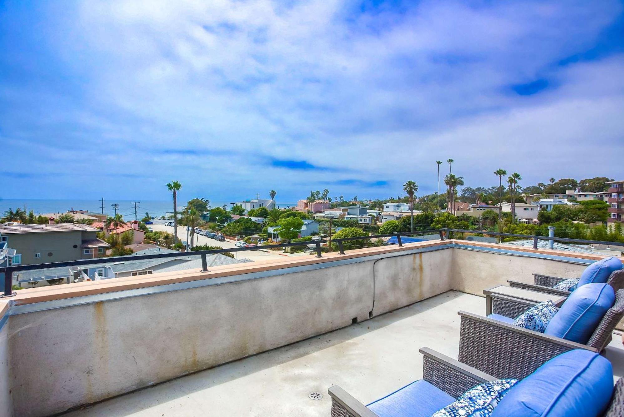 Steps 2 Ocean & Surfing Ocean Views Rooftop Deck *