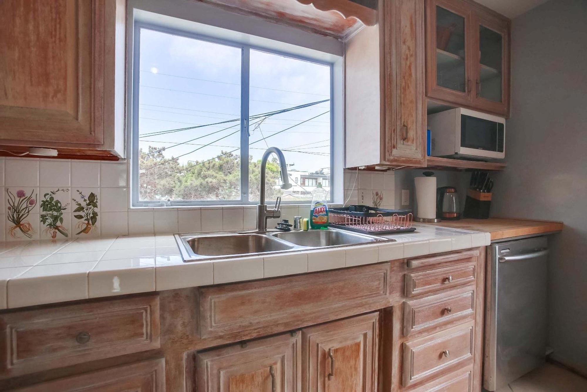 Steps 2 Ocean & Surfing Ocean Views Rooftop Deck *
